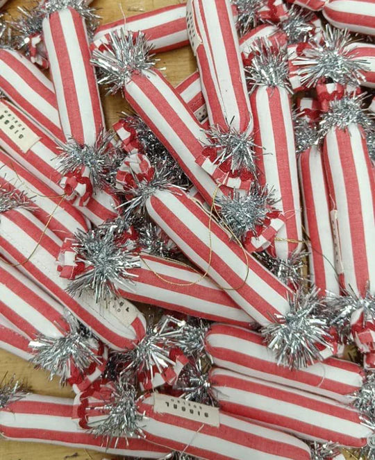 Ornament Crackers - Red Wide Stripes