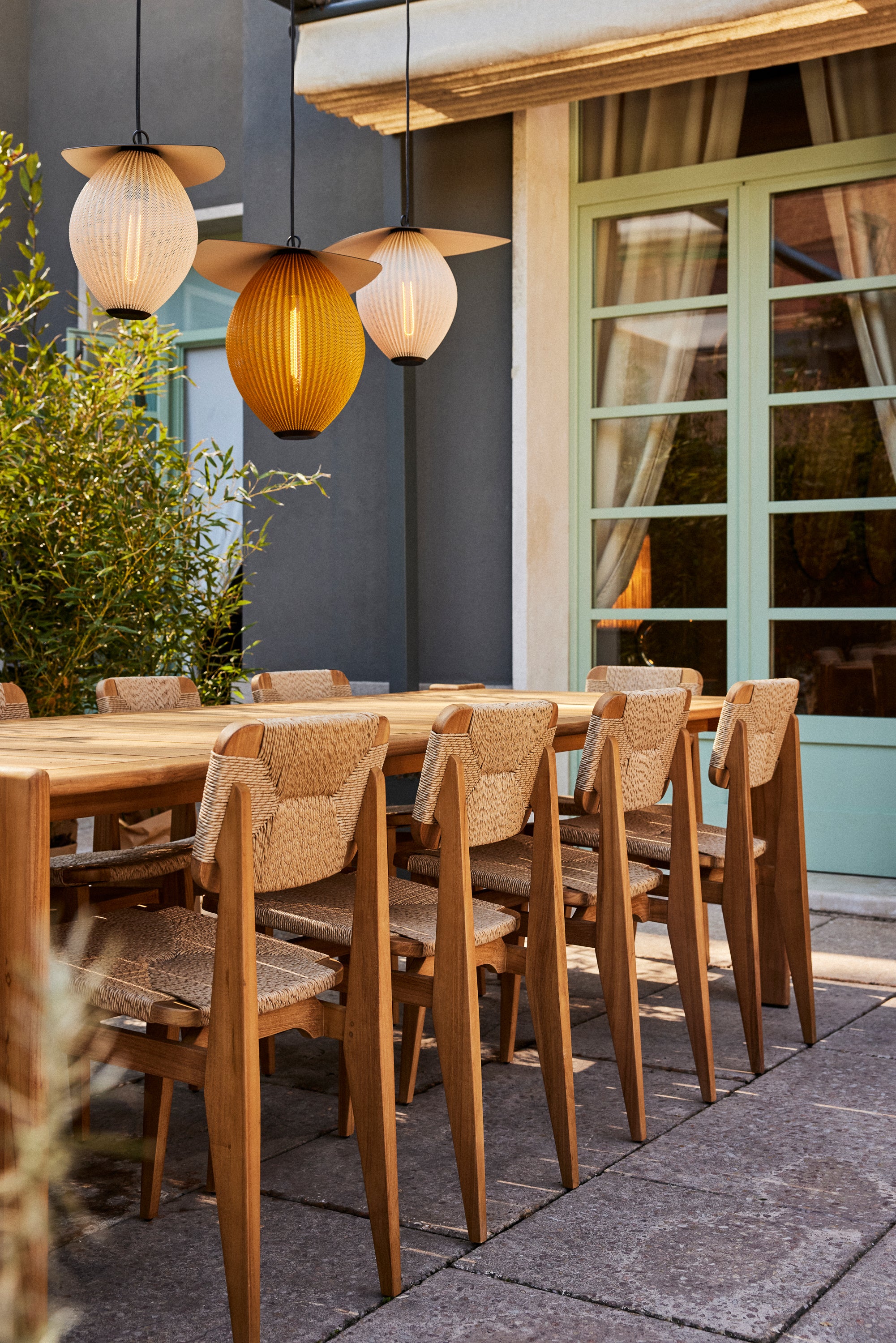 Atmosfera Dining Table