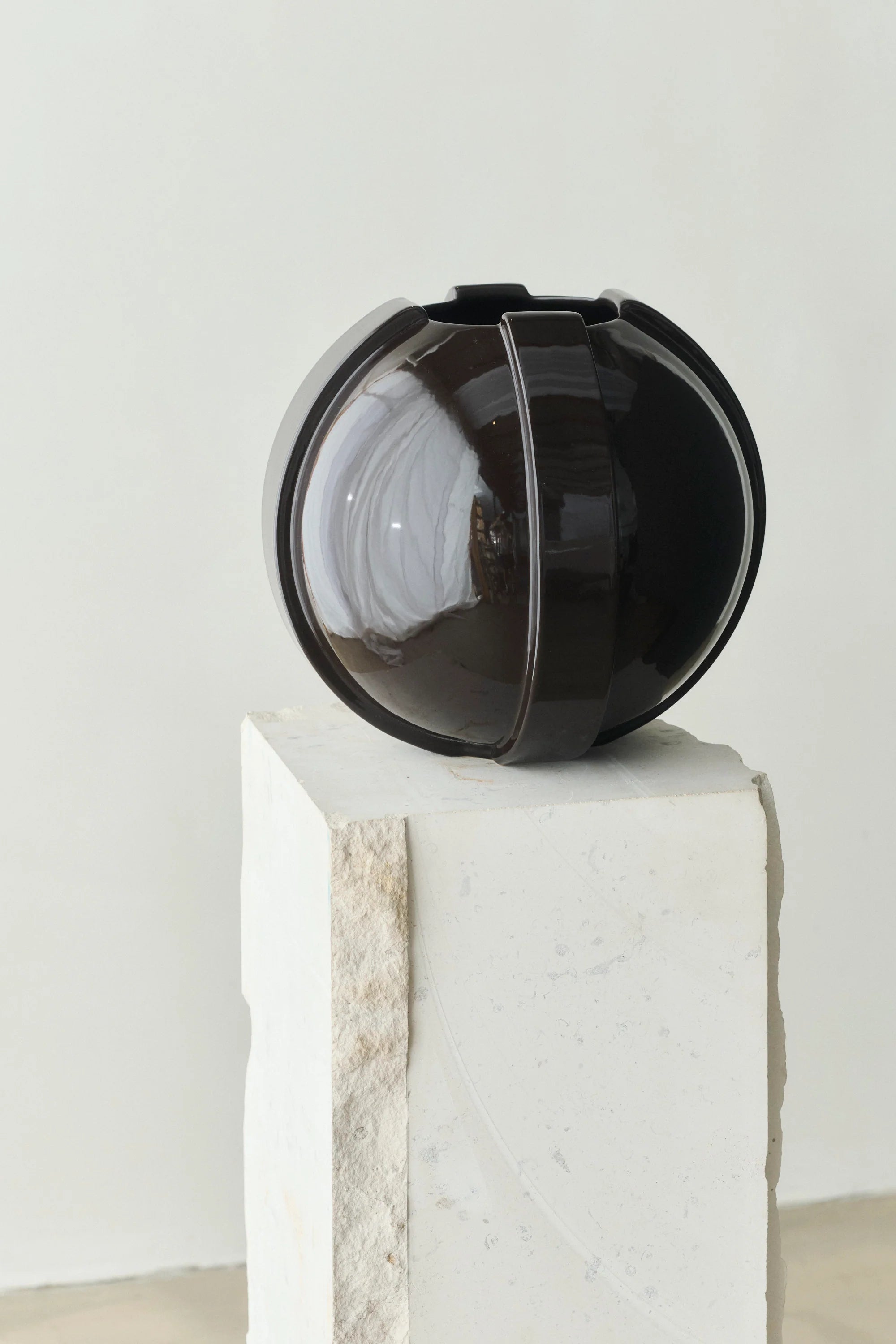 Vinci Vase 01 Dark Brown
