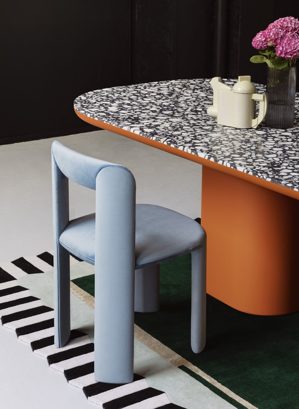 Amia Chair