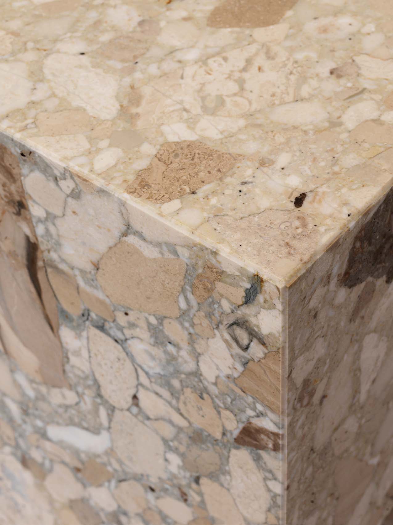 Plinth Cubic - Kunis Breccia Sand