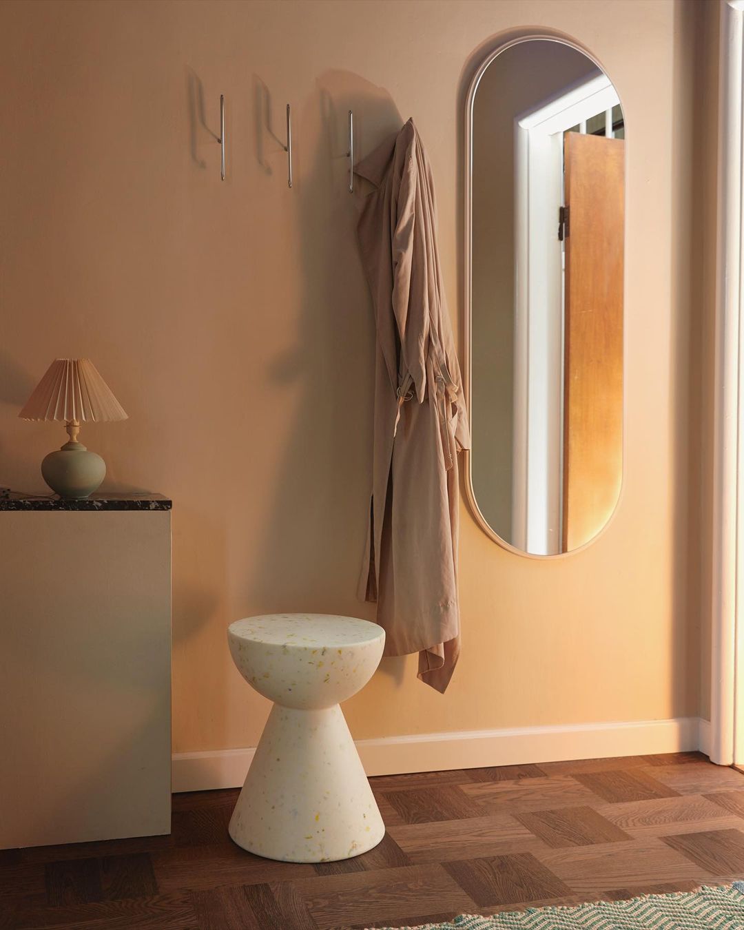 FIGURE Oval Mirror