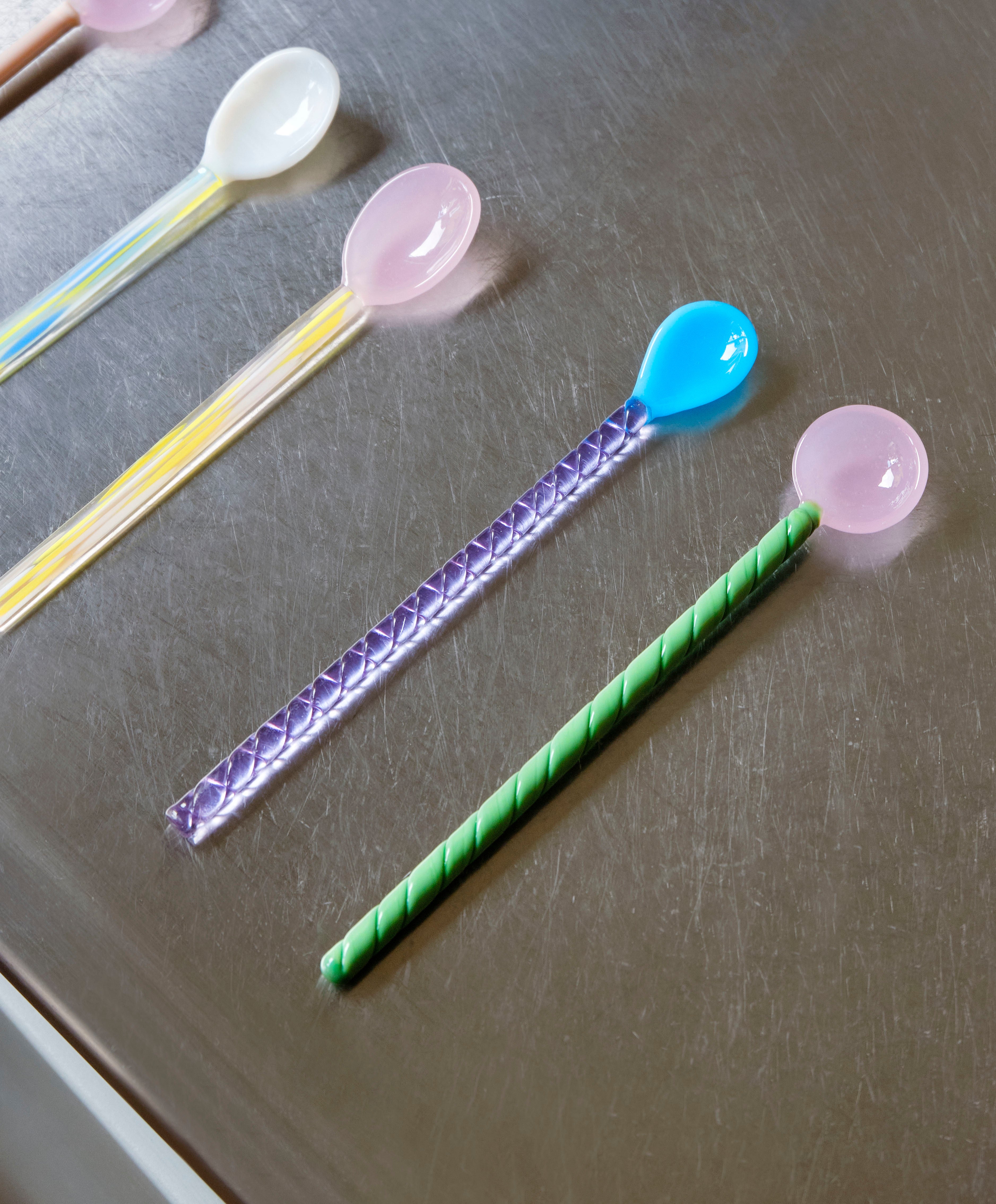 Set de 2 lingurițe Glass Twist - Turcoaz, roz deschis