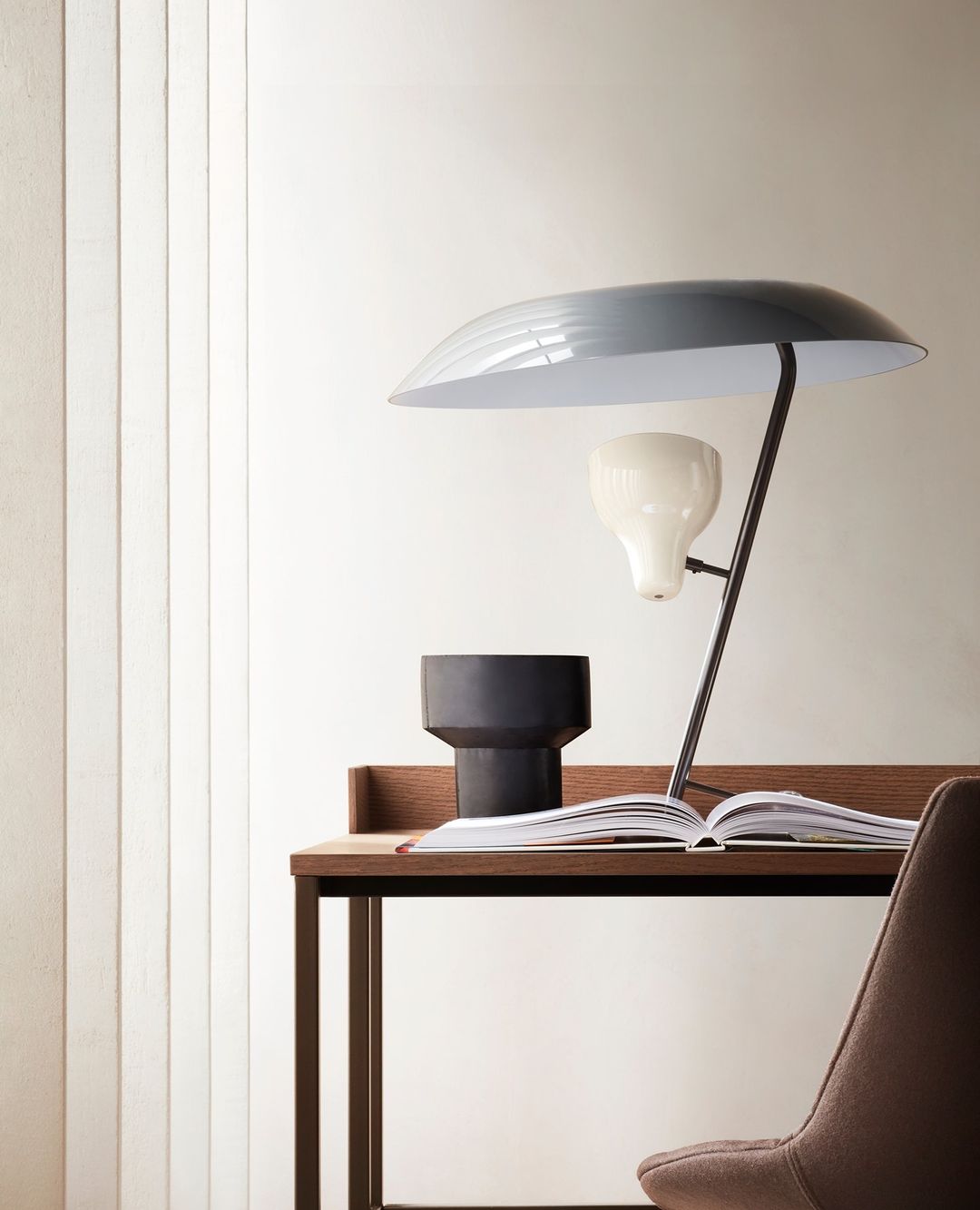 Lampă Model 548 - Alamă oxidată cu difuzor gri