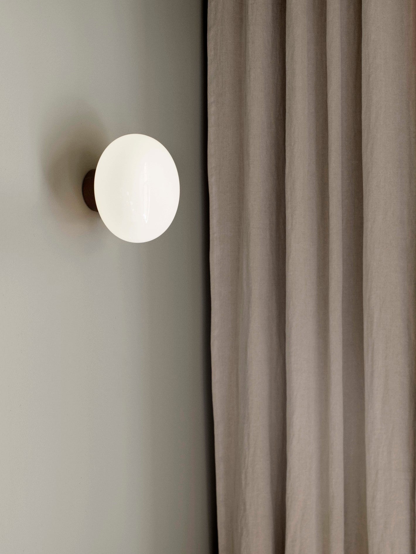 Karl-Johan Wall Lamp - Smoked Oak w. White Opal Glass