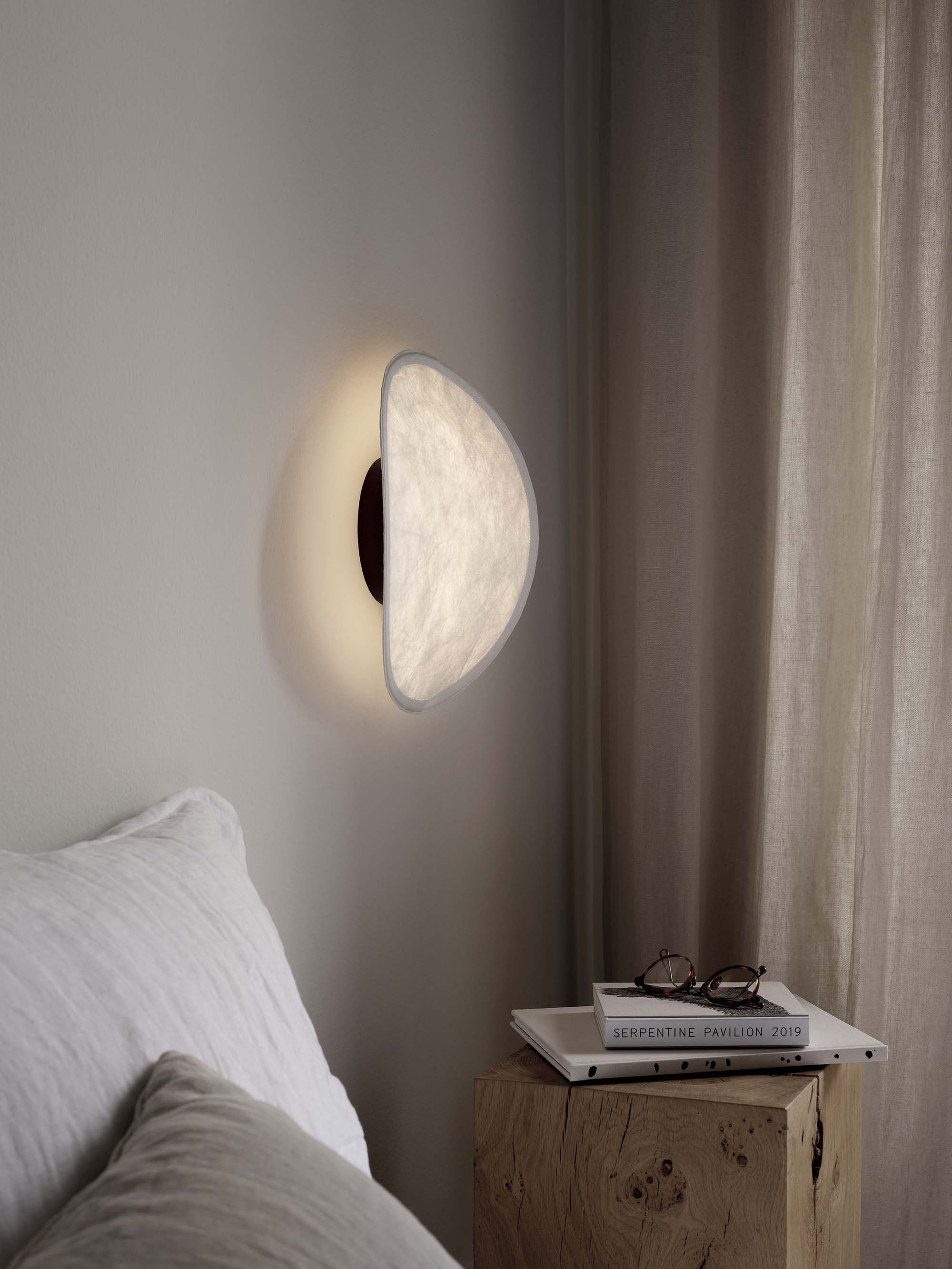 Tense Wall Lamp