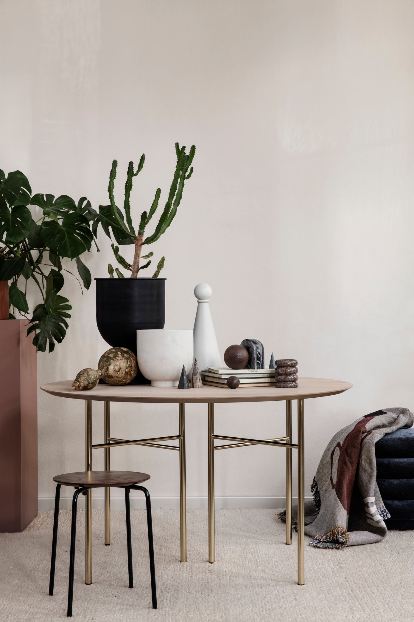 Hourglass Pot Small - Black