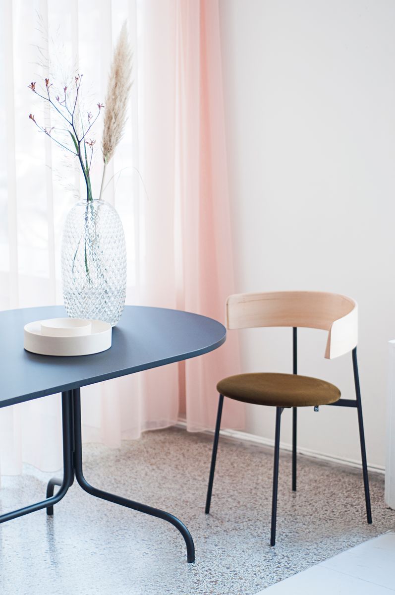 Friday Dining Chair Natural - Upholstered seat, With arms