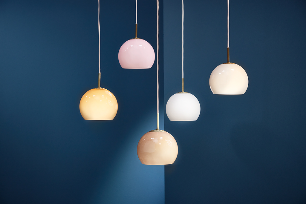 Corp de iluminat suspendat Ball Glass - Opal White