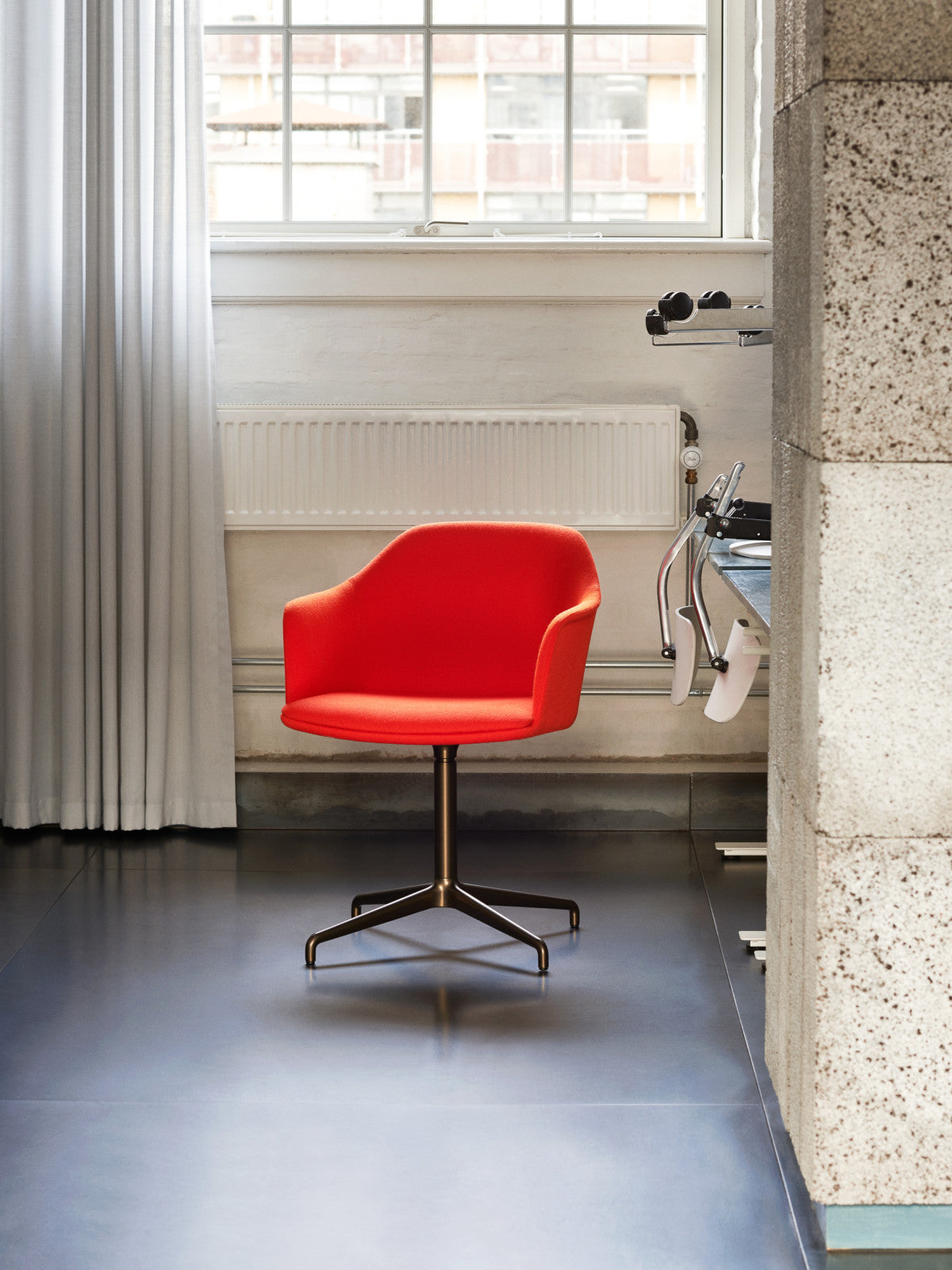 Rely Meeting Chair HW41 - 4-Star Swivel Base - Fully Upholstered with Seat Pad