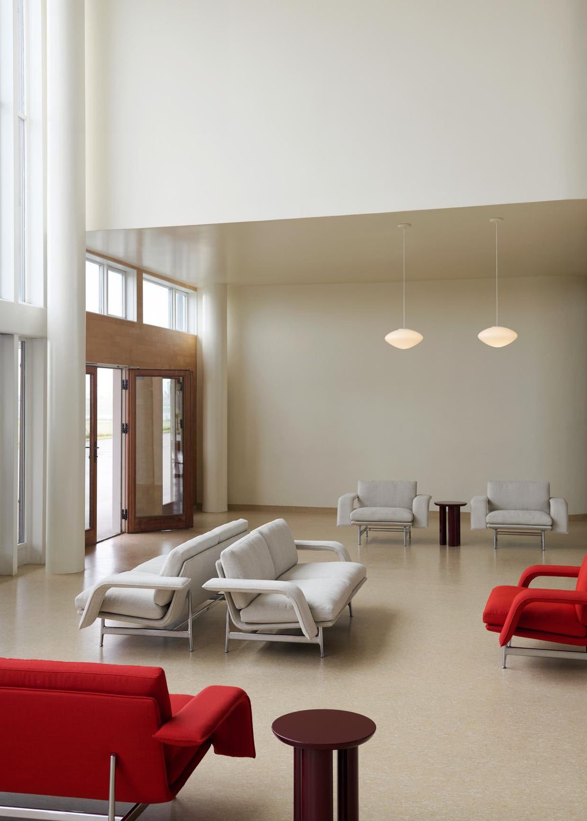 Meantime AV31  3-seater sofa - Polished Aluminium legs