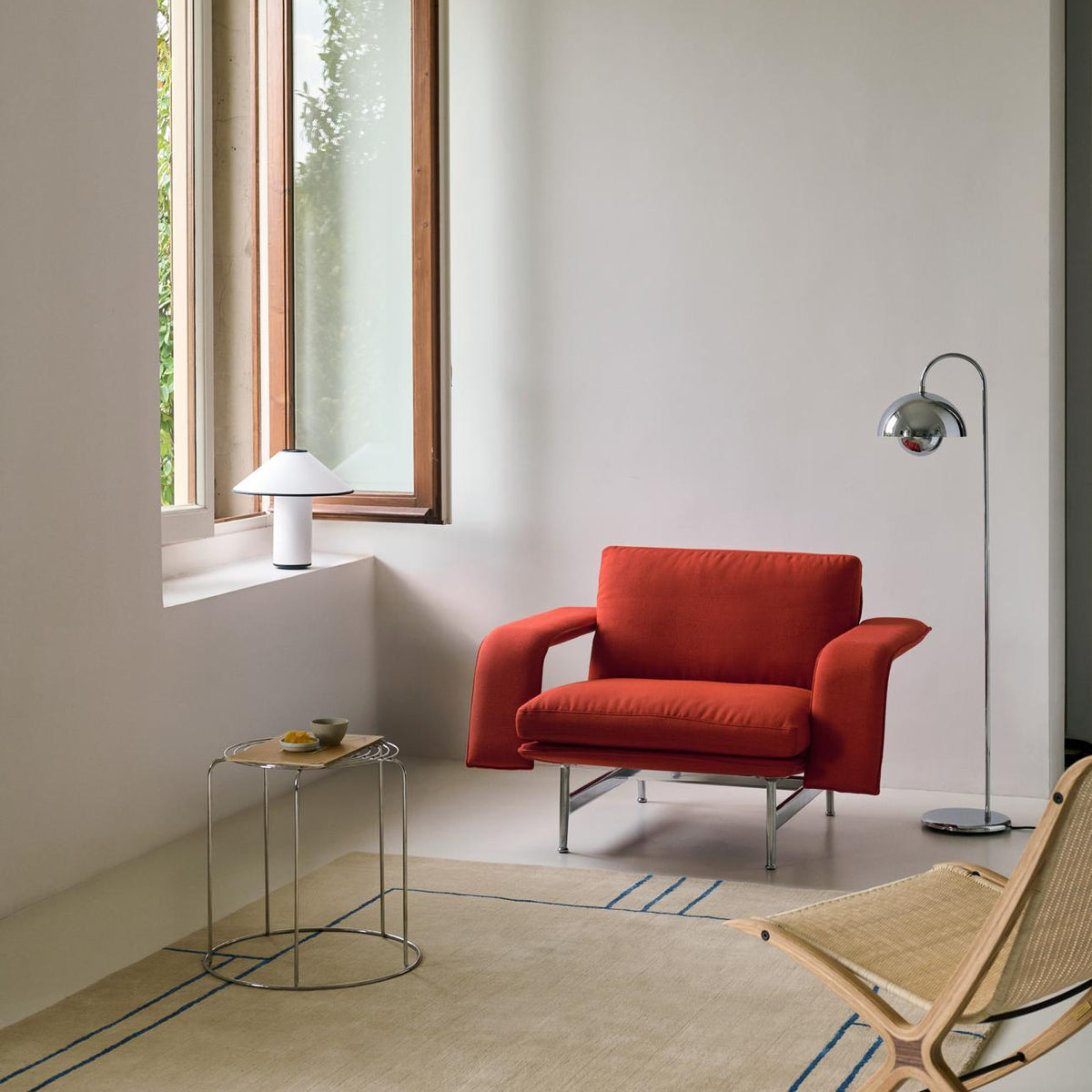 Meantime AV29 Lounge Chair - Black legs