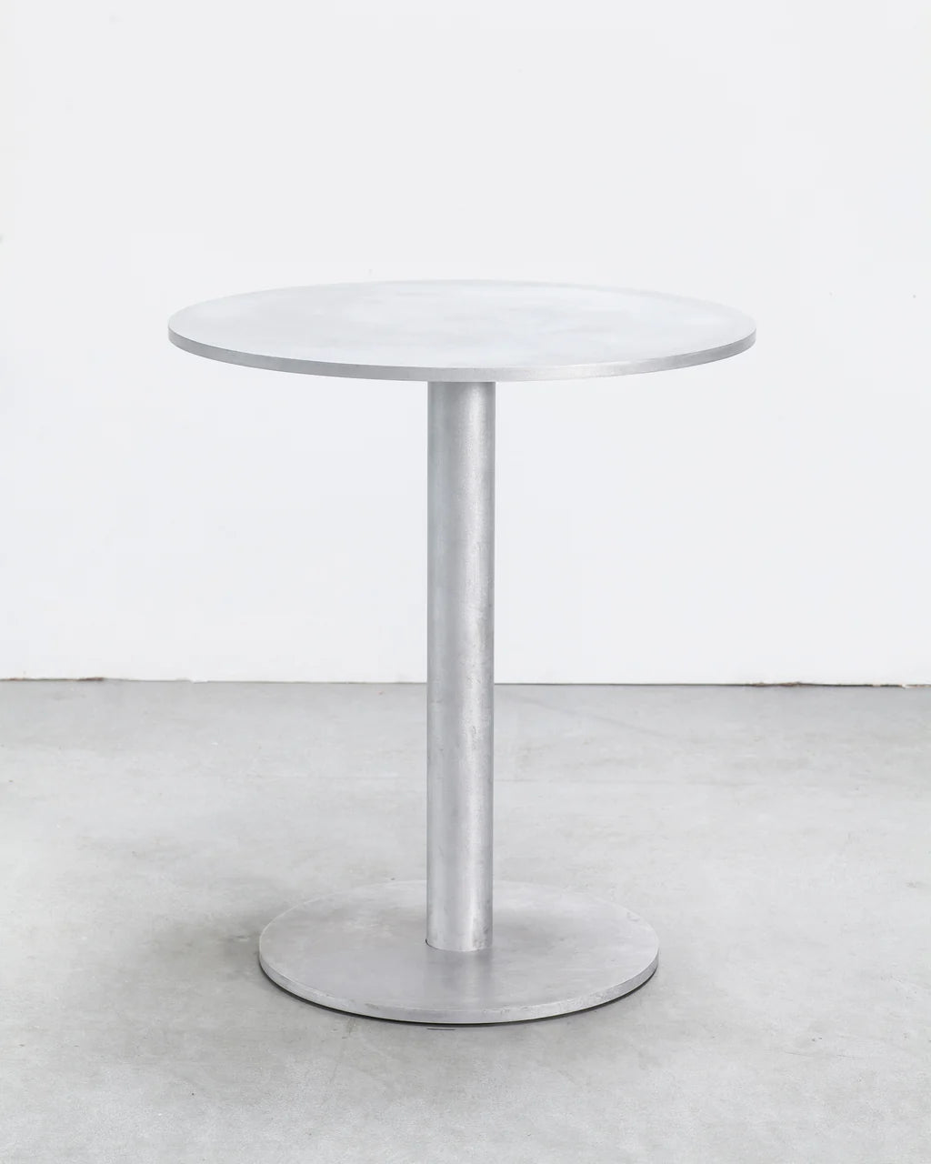 Masa Round s by Muller van Severen