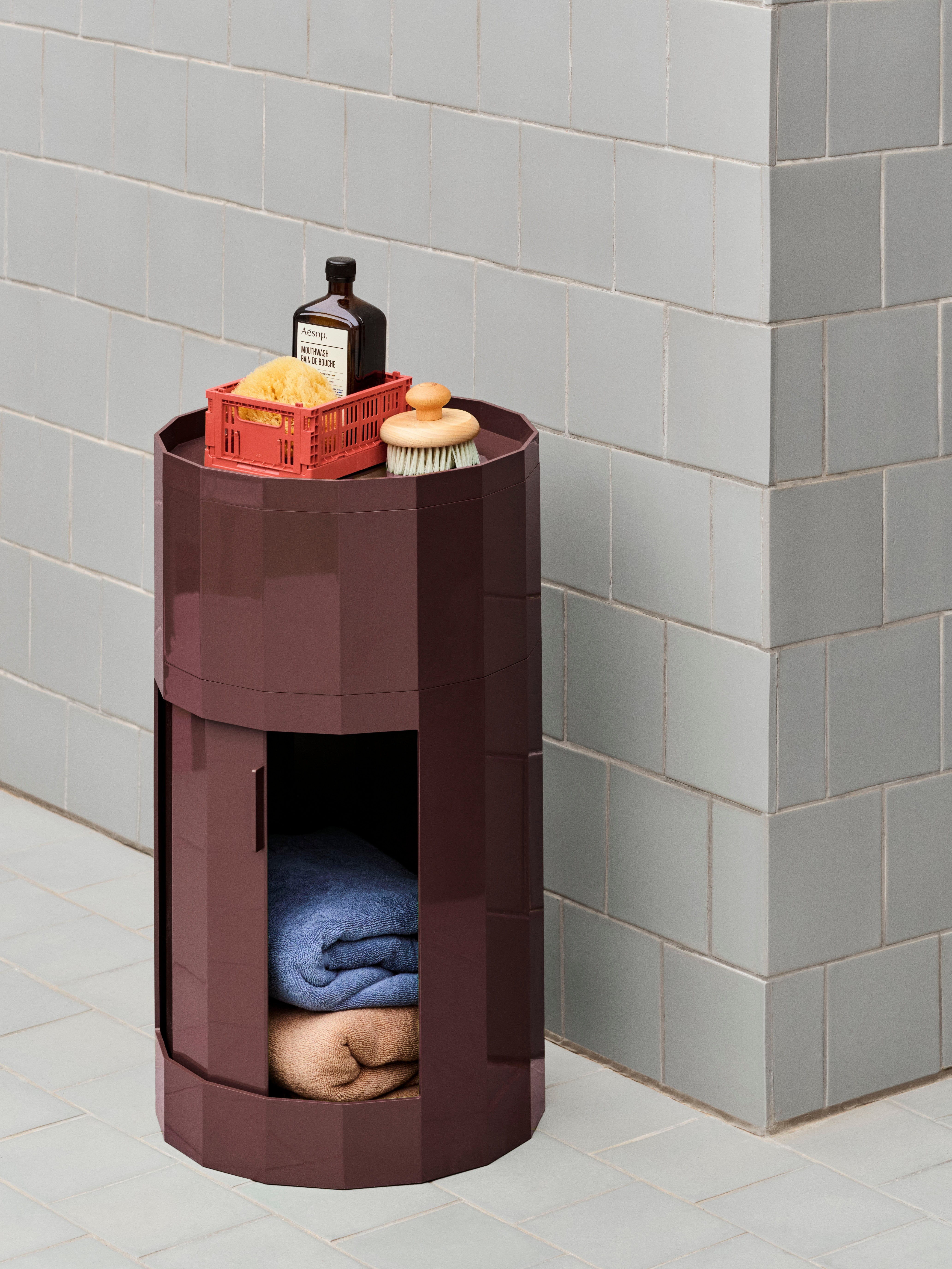 Cabinet Facet 101 cu picioare si roti - Burgundy