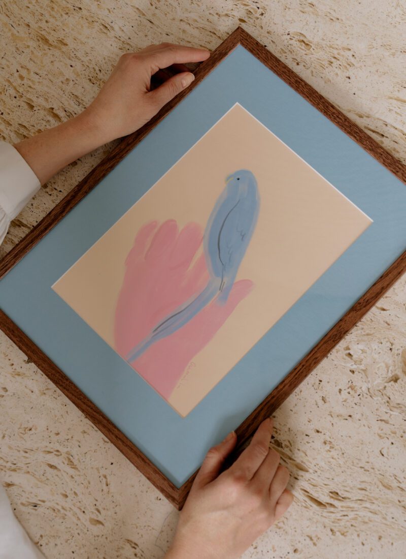 Oamul, Parrot in Hand