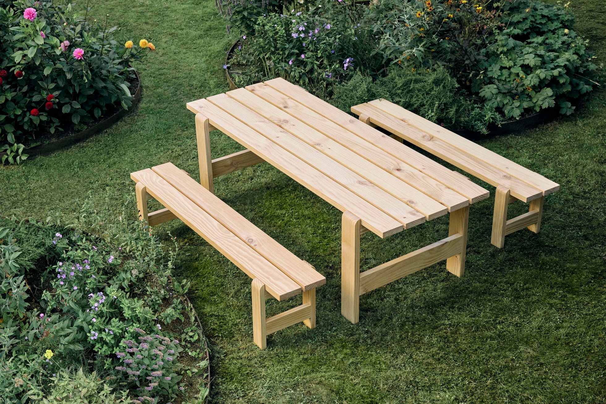Weekday Table  L 180