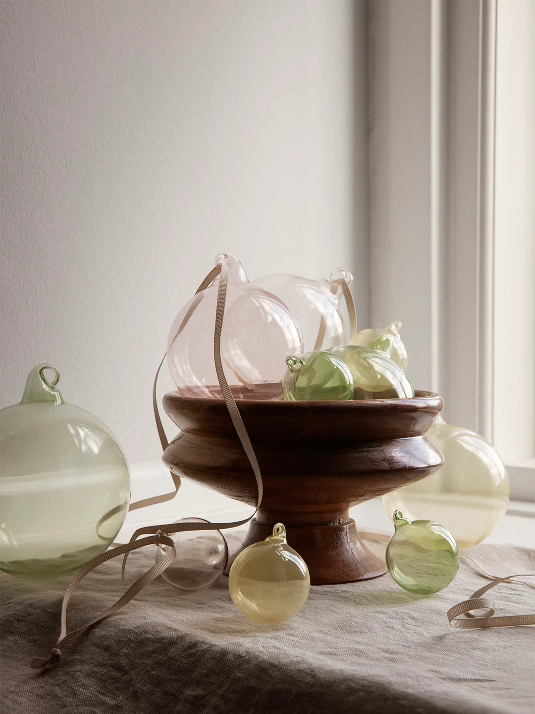 Glass Baubles - L - Set of 4 - Mixed Light