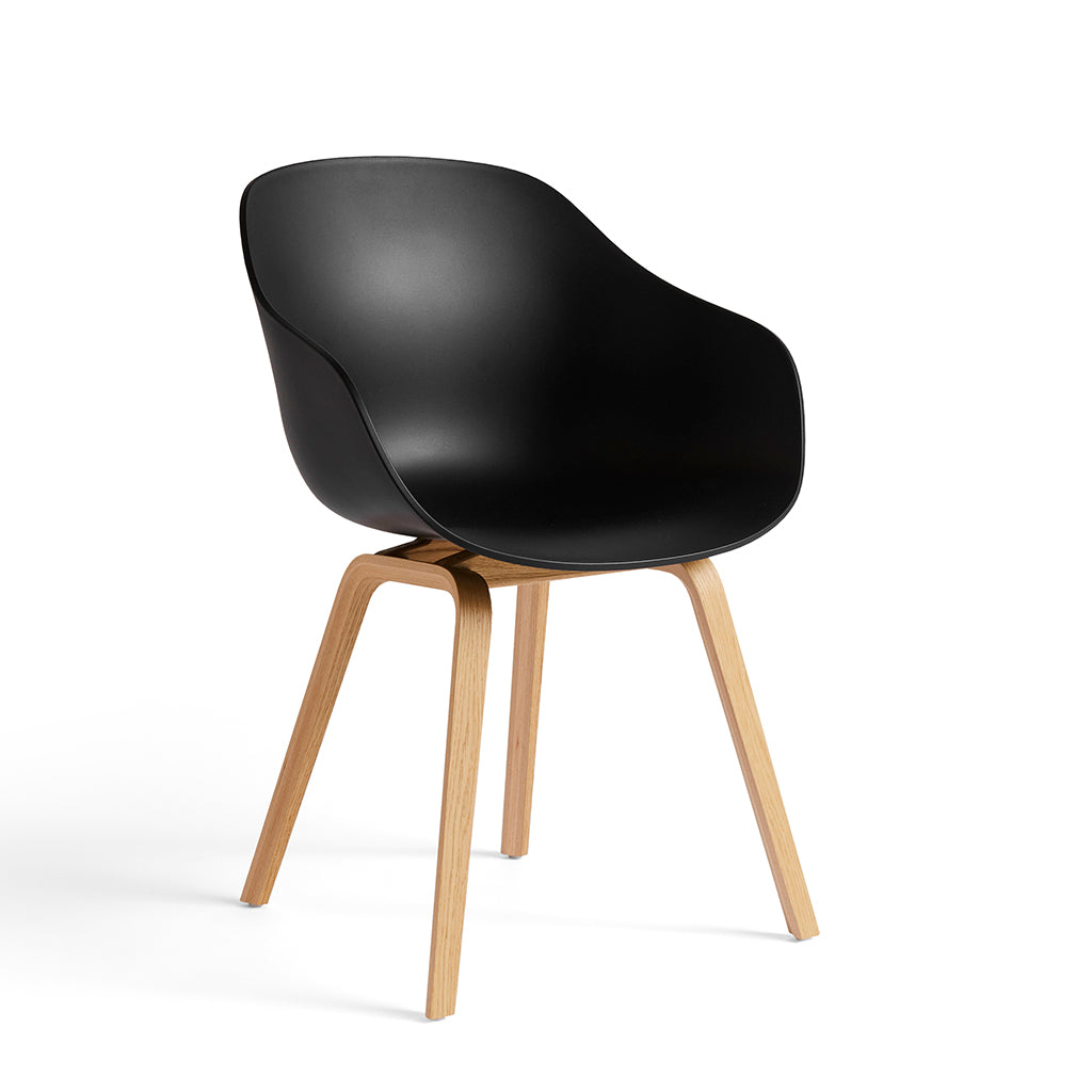 AAC 222 Chair - Oak Base with black shell