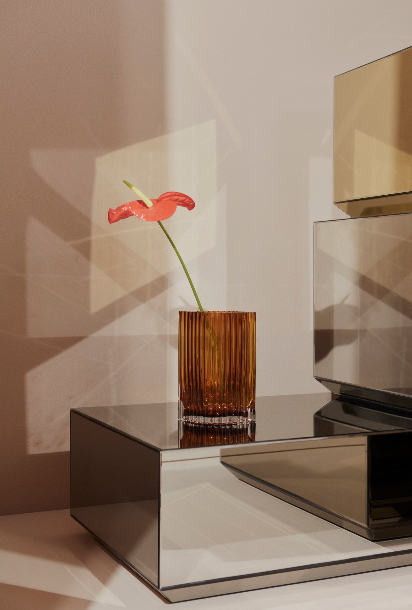 Folium Vase H25 - Amber