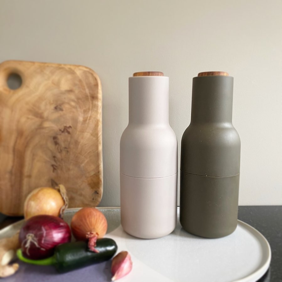 Bottle Grinder, 2-Piece - Hunting green / beige with walnut lid