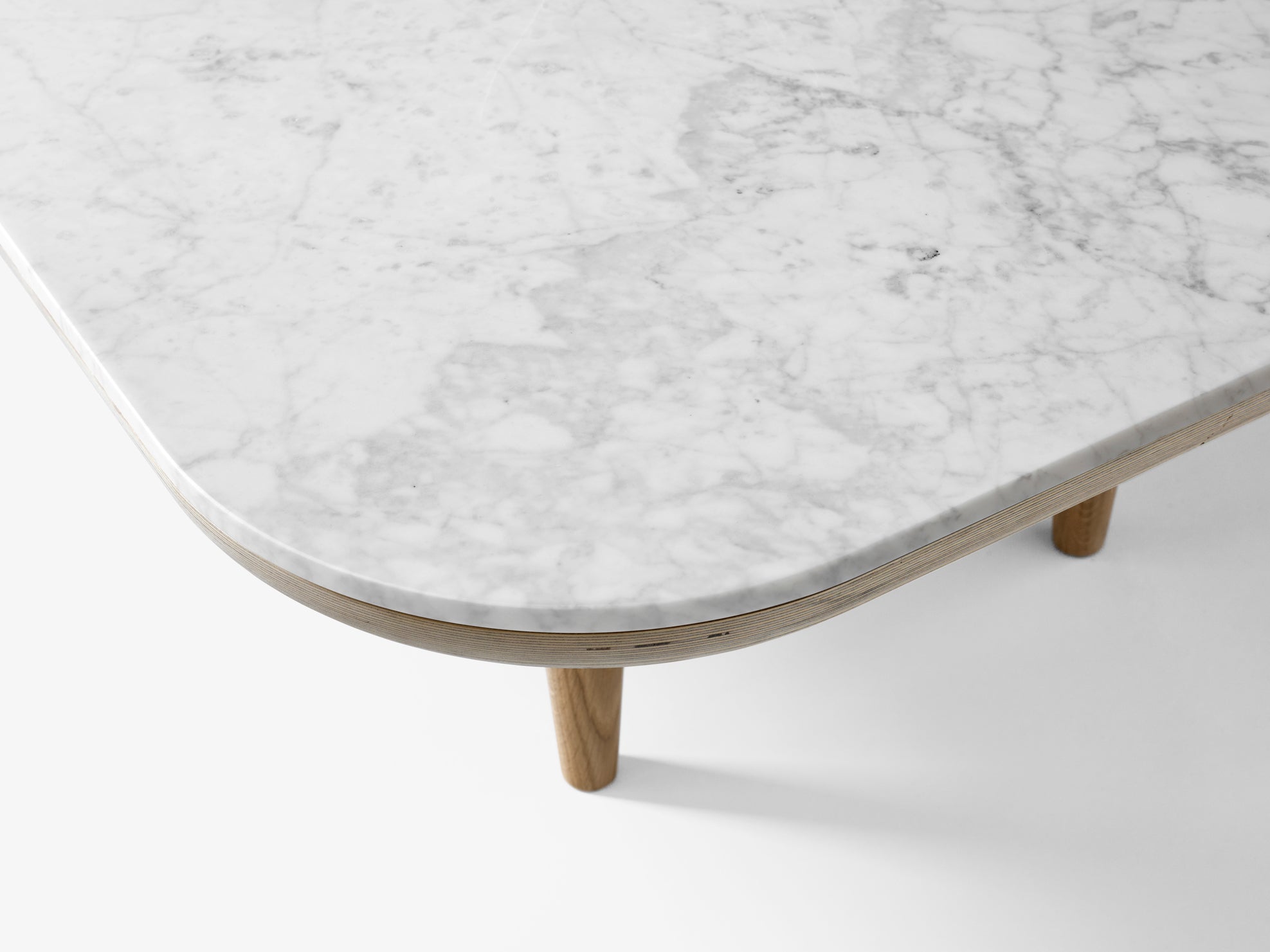 Fly Lounge Table SC5, Long - White Oiled Oak w. honed Bianco Carrara marble