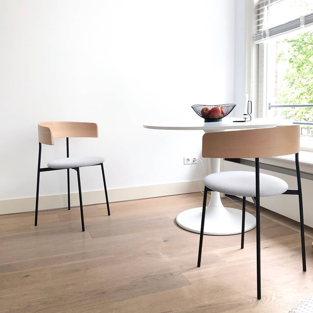 Friday Dining Chair Natural - Upholstered seat, With arms
