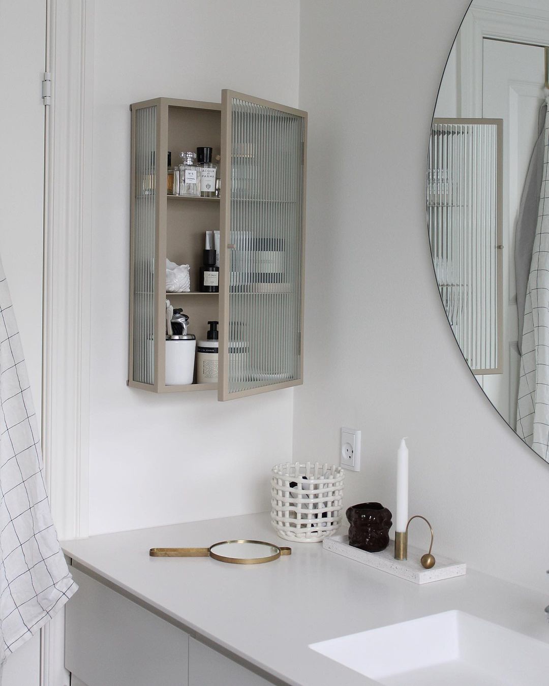 Corp de perete Haze
