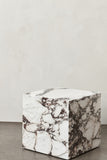 Plinth Cubic - Rose marble Calacatta viola