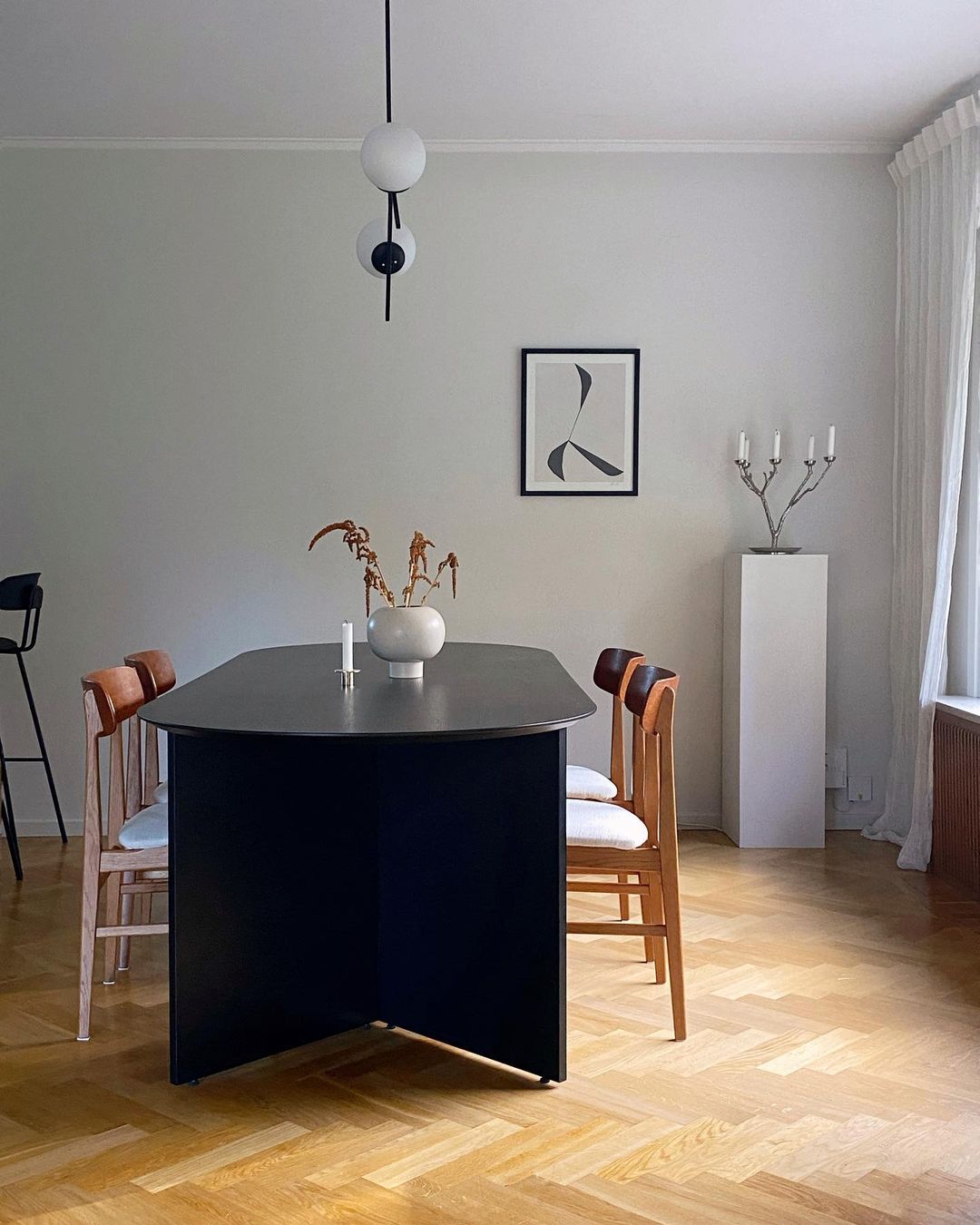 Mingle Table Oval 220 Veneer Black
