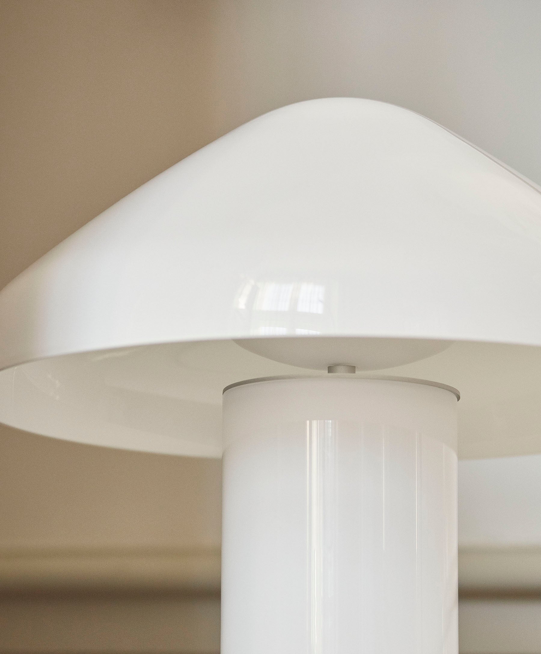 Pao Glass Table Lamp - White