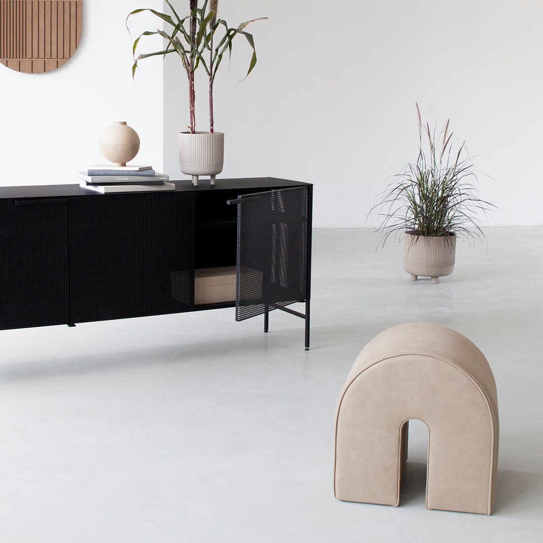 Curved Pouf | Light Brown Leather